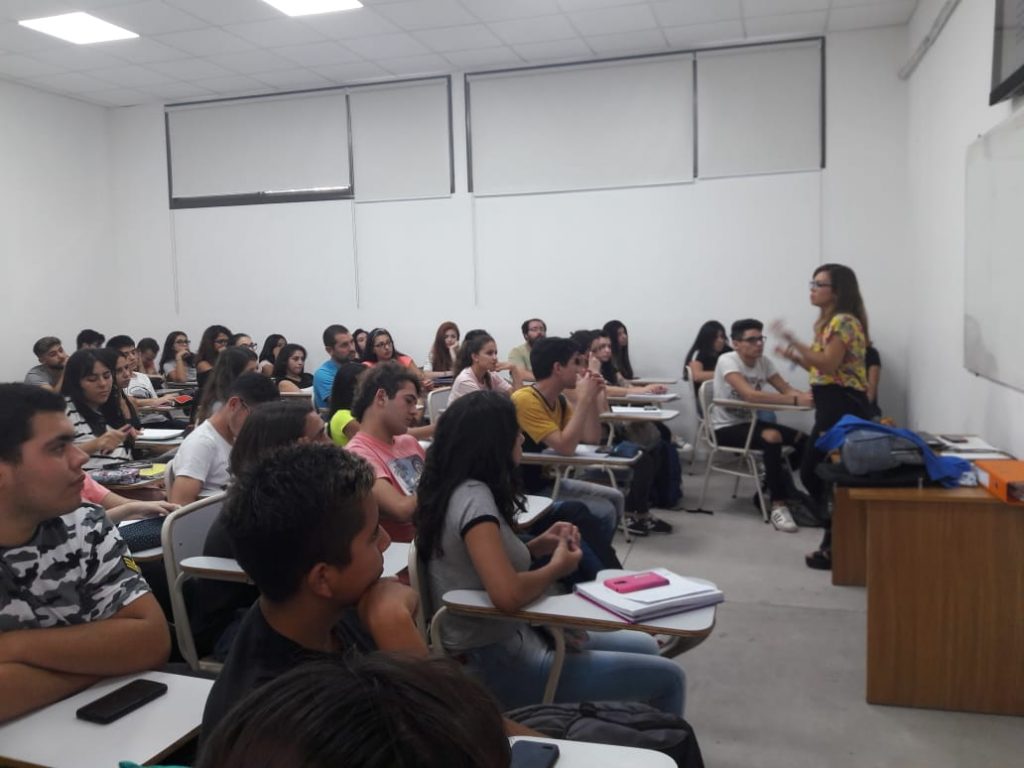 CHARLA EN DELEGACIÓN ESTE